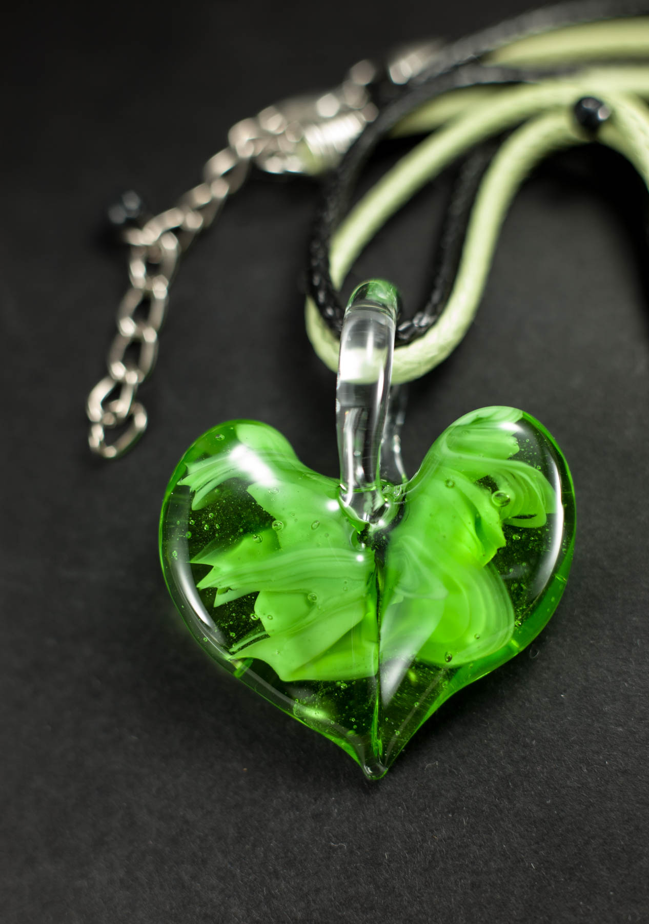 Ogrlica Srce zelena pastel u zelenoj prozirnoj